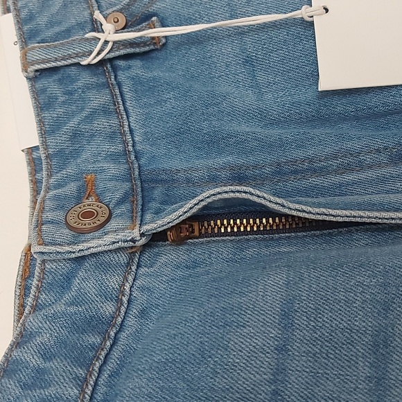 NWT KanCan Shana High Rise Distressed Med Wash Denim Shorts Size 9/28 - Picture 7 of 9